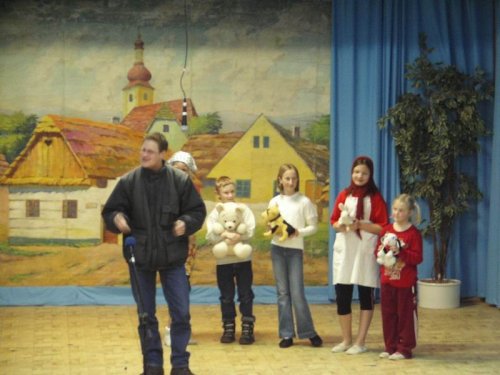 Hraje celá dědina aneb S veselou myslí na nesmysly. - 18.3.2006